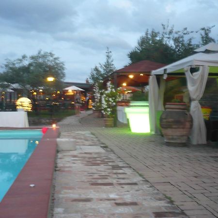 Il Poggio Dei Pettirossi Guest House Беваня Екстериор снимка