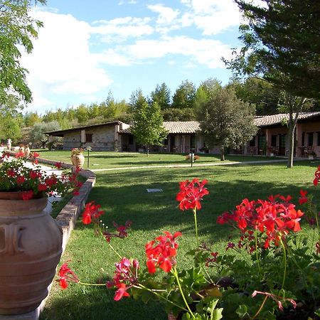 Il Poggio Dei Pettirossi Guest House Беваня Екстериор снимка