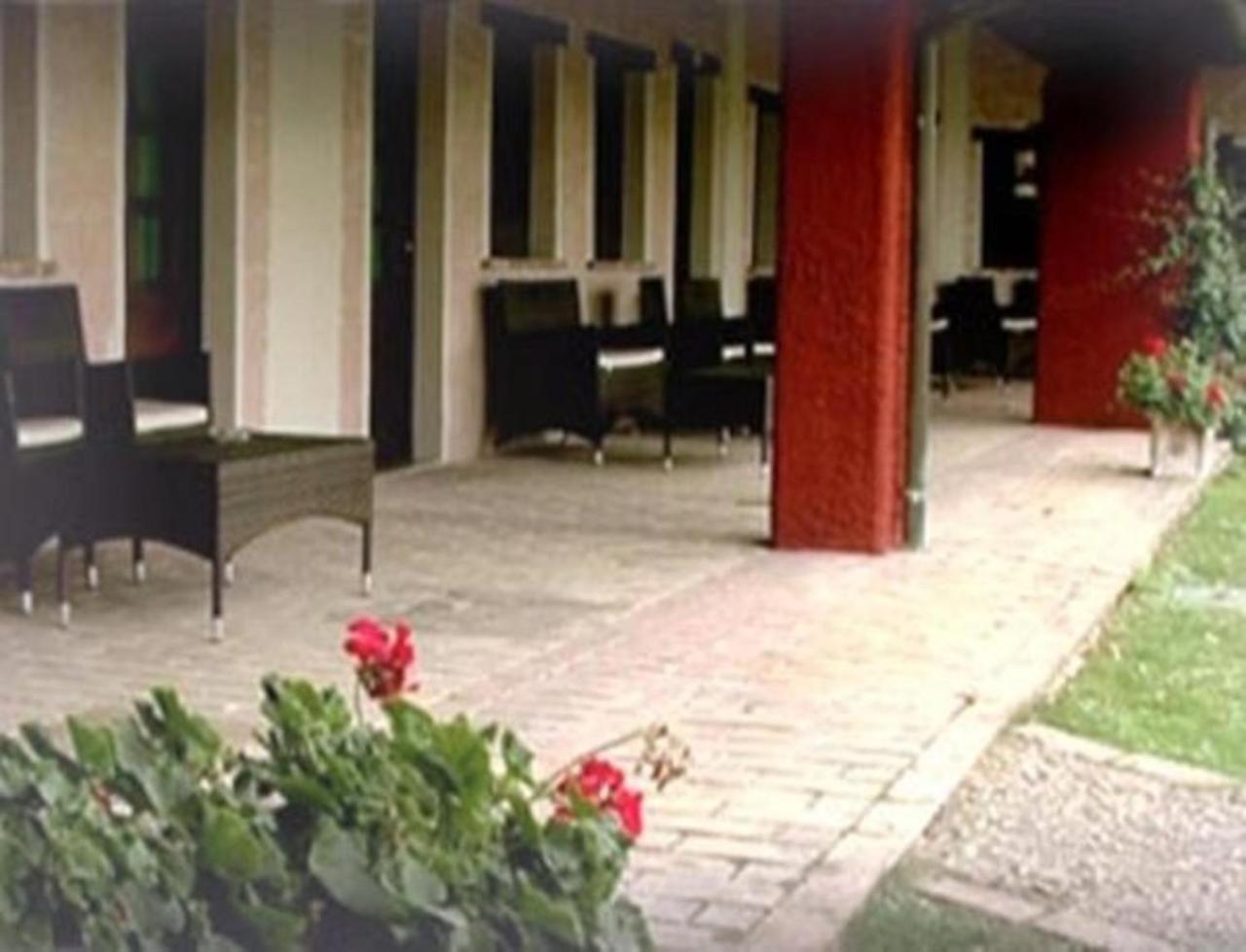 Il Poggio Dei Pettirossi Guest House Беваня Екстериор снимка