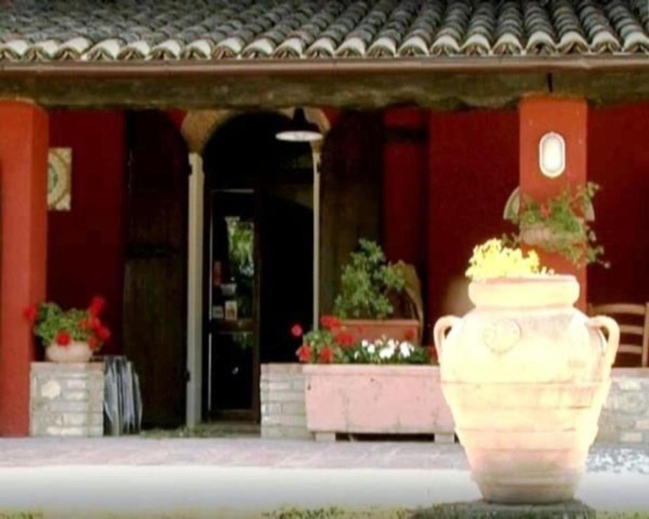 Il Poggio Dei Pettirossi Guest House Беваня Екстериор снимка