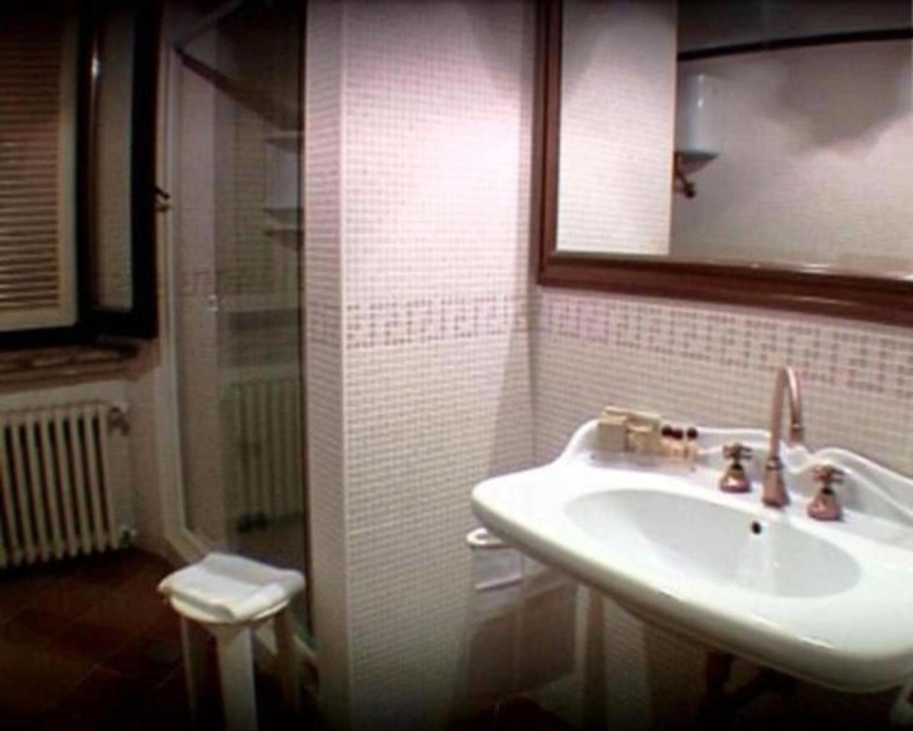 Il Poggio Dei Pettirossi Guest House Беваня Екстериор снимка