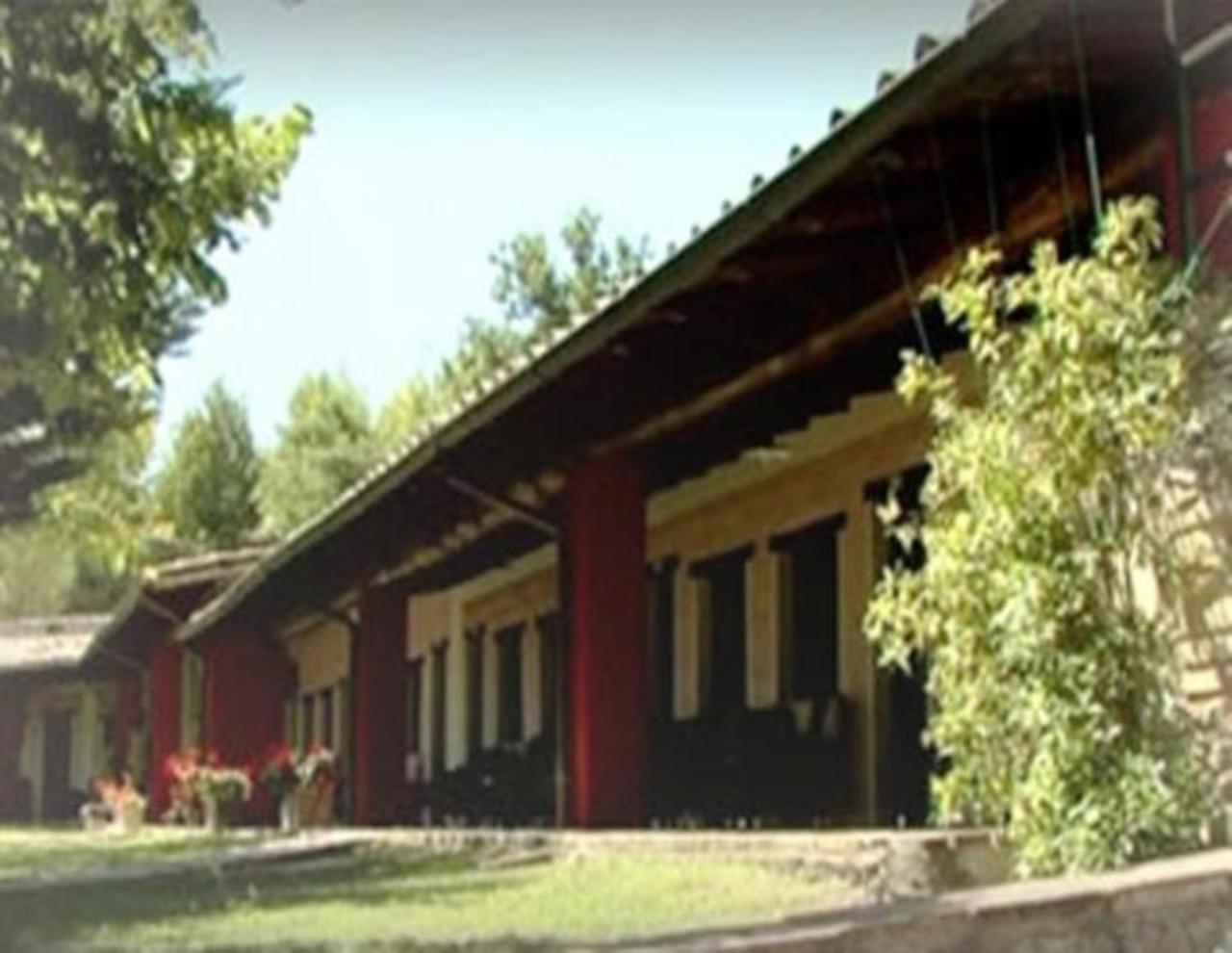 Il Poggio Dei Pettirossi Guest House Беваня Екстериор снимка