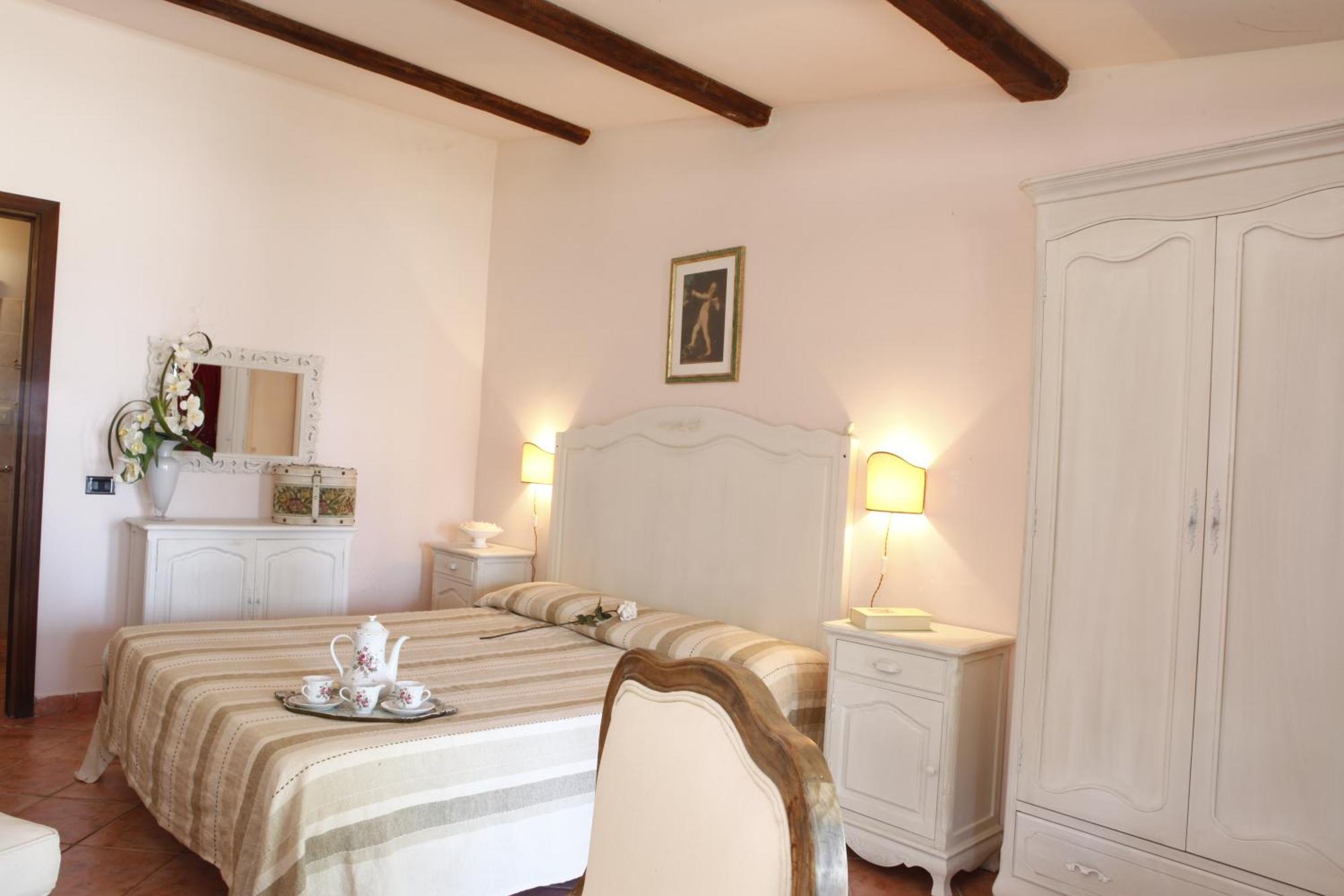 Il Poggio Dei Pettirossi Guest House Беваня Стая снимка