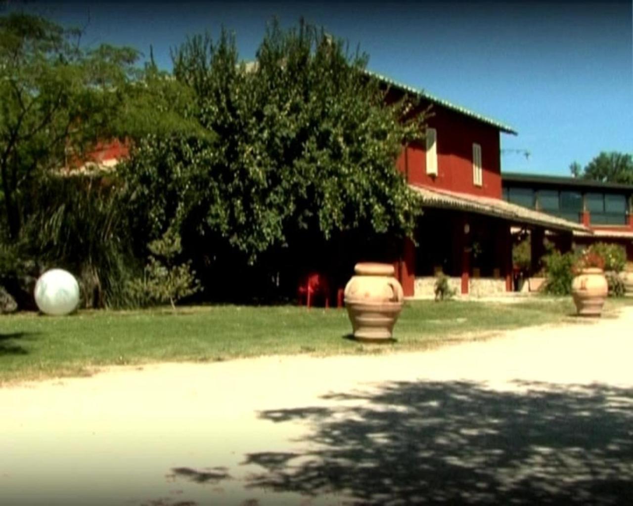 Il Poggio Dei Pettirossi Guest House Беваня Екстериор снимка
